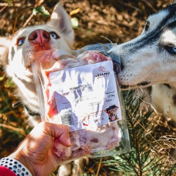 Vepřová kůže syrová - kostky 1 kg