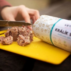 Saláma králik s ryžou 850g