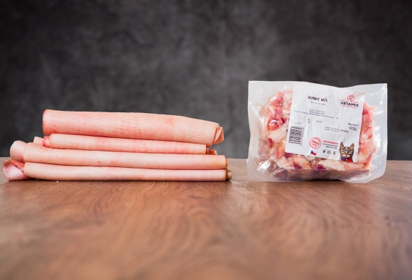 Vepřová kůže syrová - kostky 1 kg